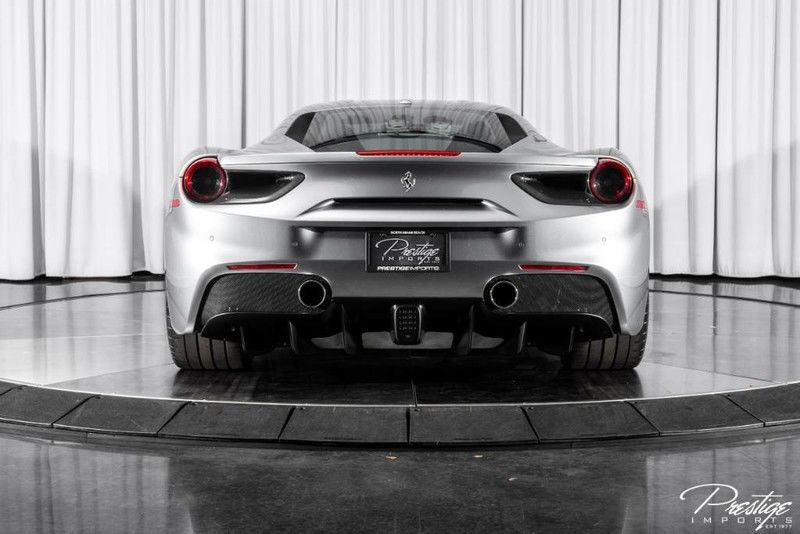 2016 Ferrari 488 GTB, 4/18