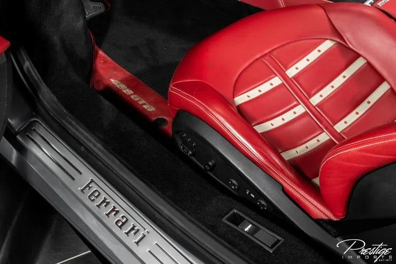 2016 Ferrari 488 GTB interior