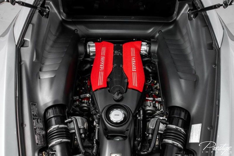 2016 Ferrari 488 GTB, 16/18