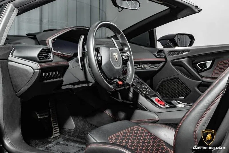 2017 Lamborghini Huracan interior, dashboard, Nero Ade