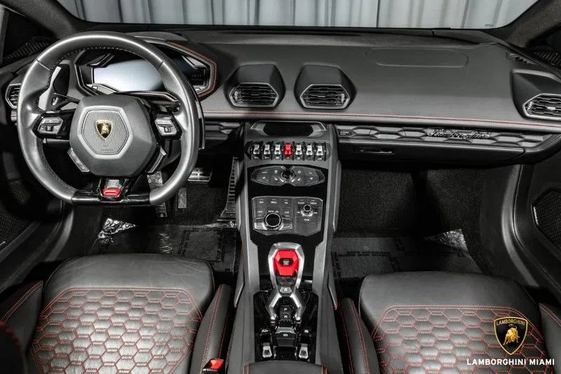 2017 Lamborghini Huracan interior, Nero Ade
