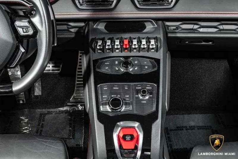 2017 Lamborghini Huracan interior, center console, Nero Ade