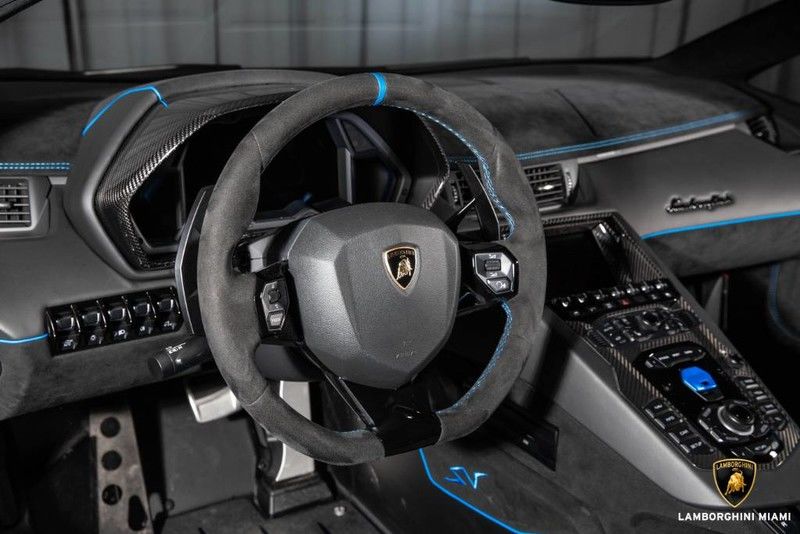 2017 Lamborghini Aventador, 2/20