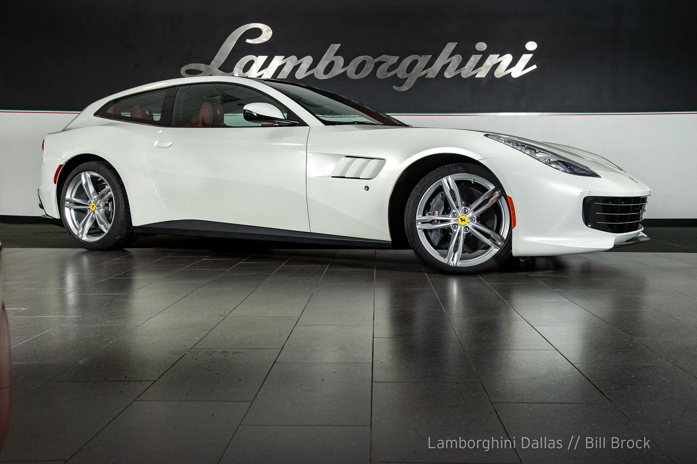 2018 Ferrari GTC4 Lusso, 24/26
