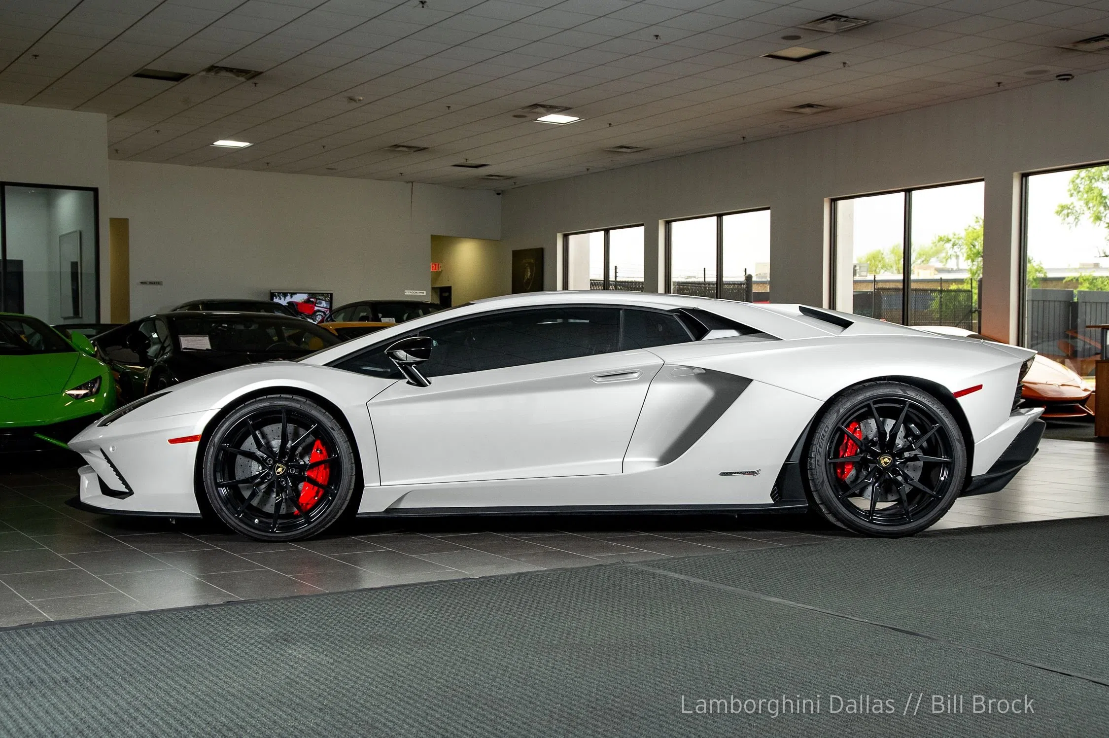 2018 Lamborghini Aventador S for sale, exterior, Balloon White