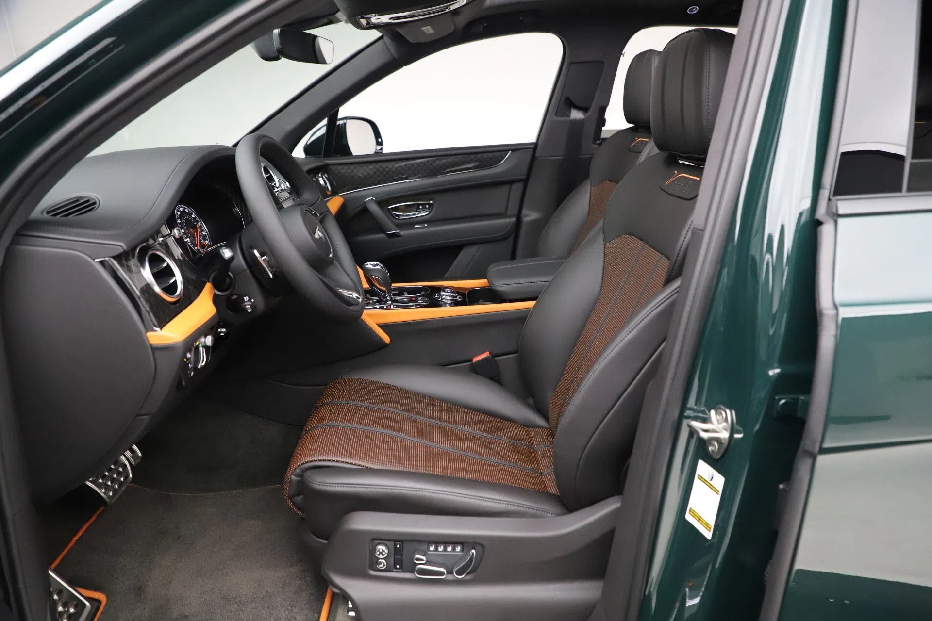 2020 Bentley Bentayga V8 Design Series interior, seats, BLACK