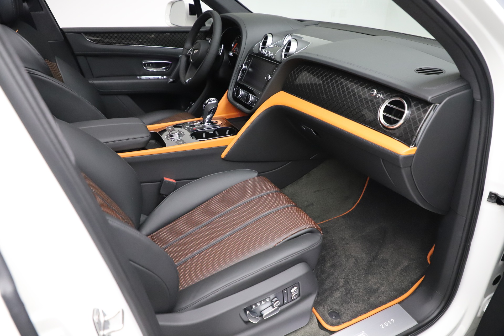 2020 Bentley Bentayga V8 Design Series, 18/20