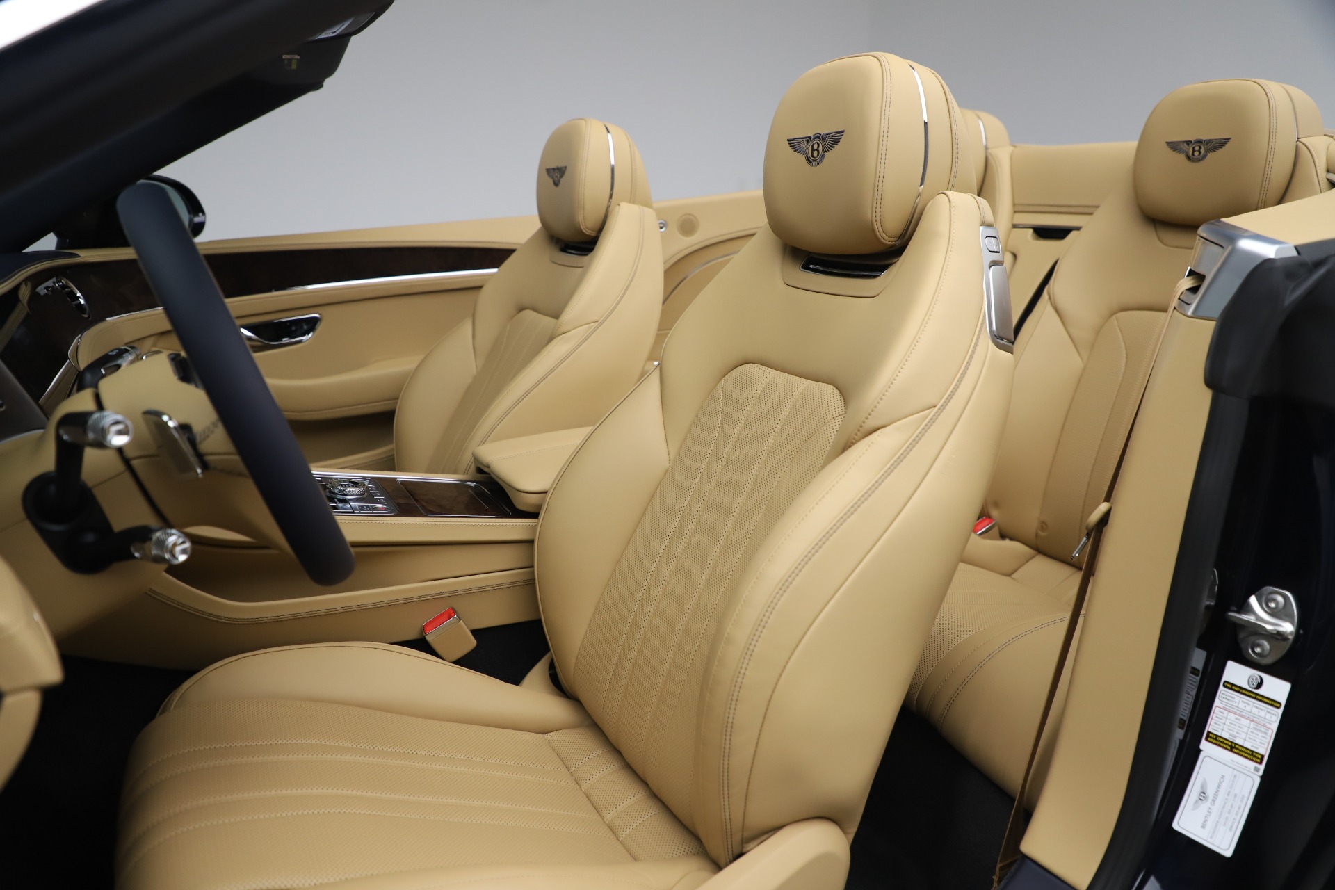 2020 Bentley Continental GTC V8, 19/22