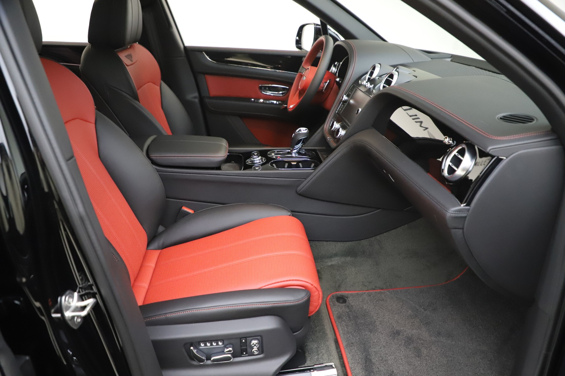 2020 BENTLEY BENTAYGA V8, 18/20