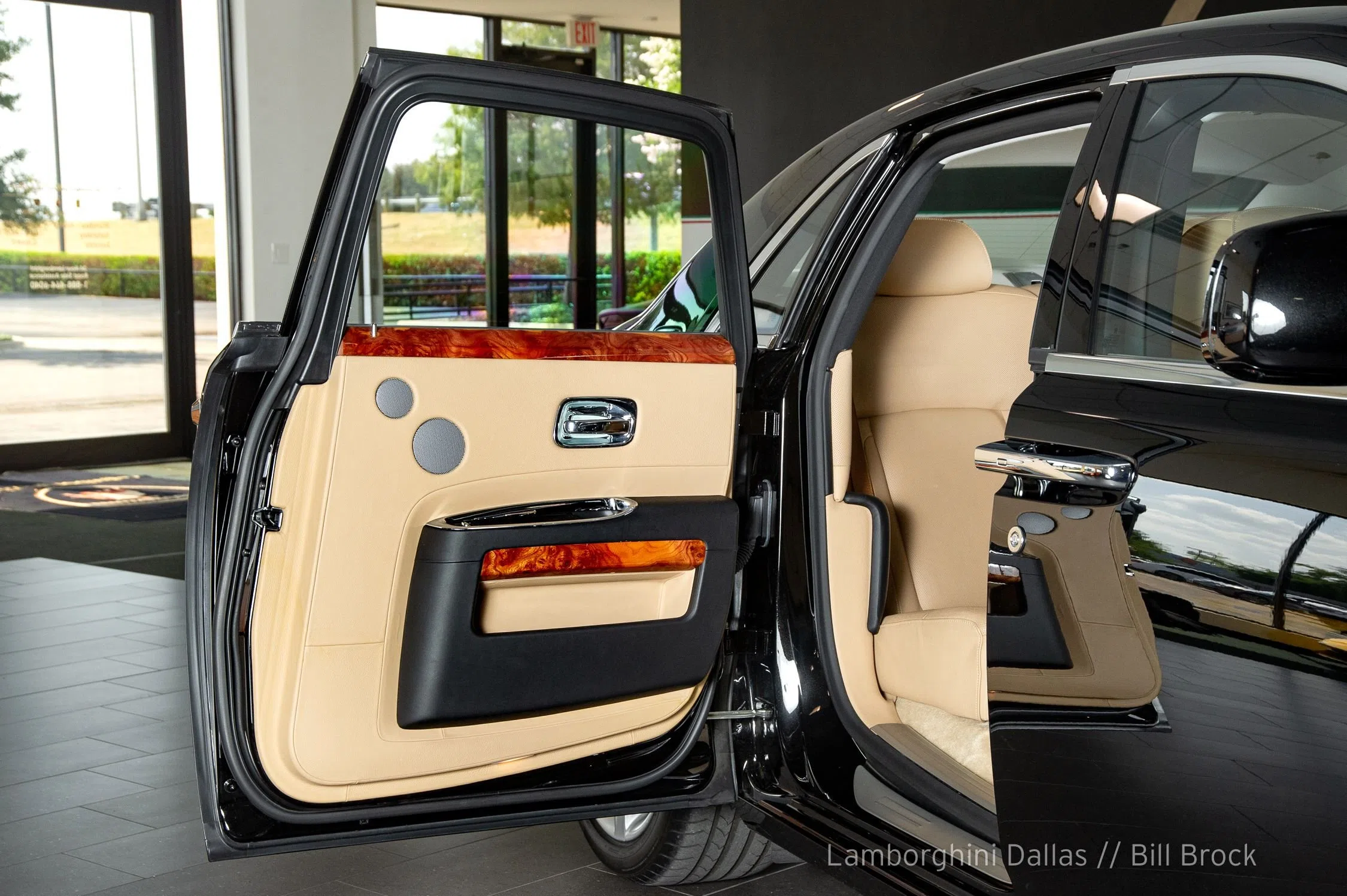 2010 Rolls-Royce Ghost interior, door panel, Moccasin