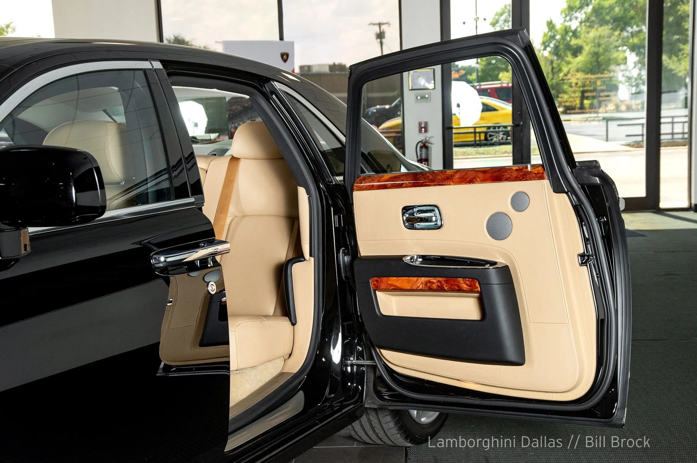 2010 Rolls-Royce Ghost interior, door panel, Moccasin