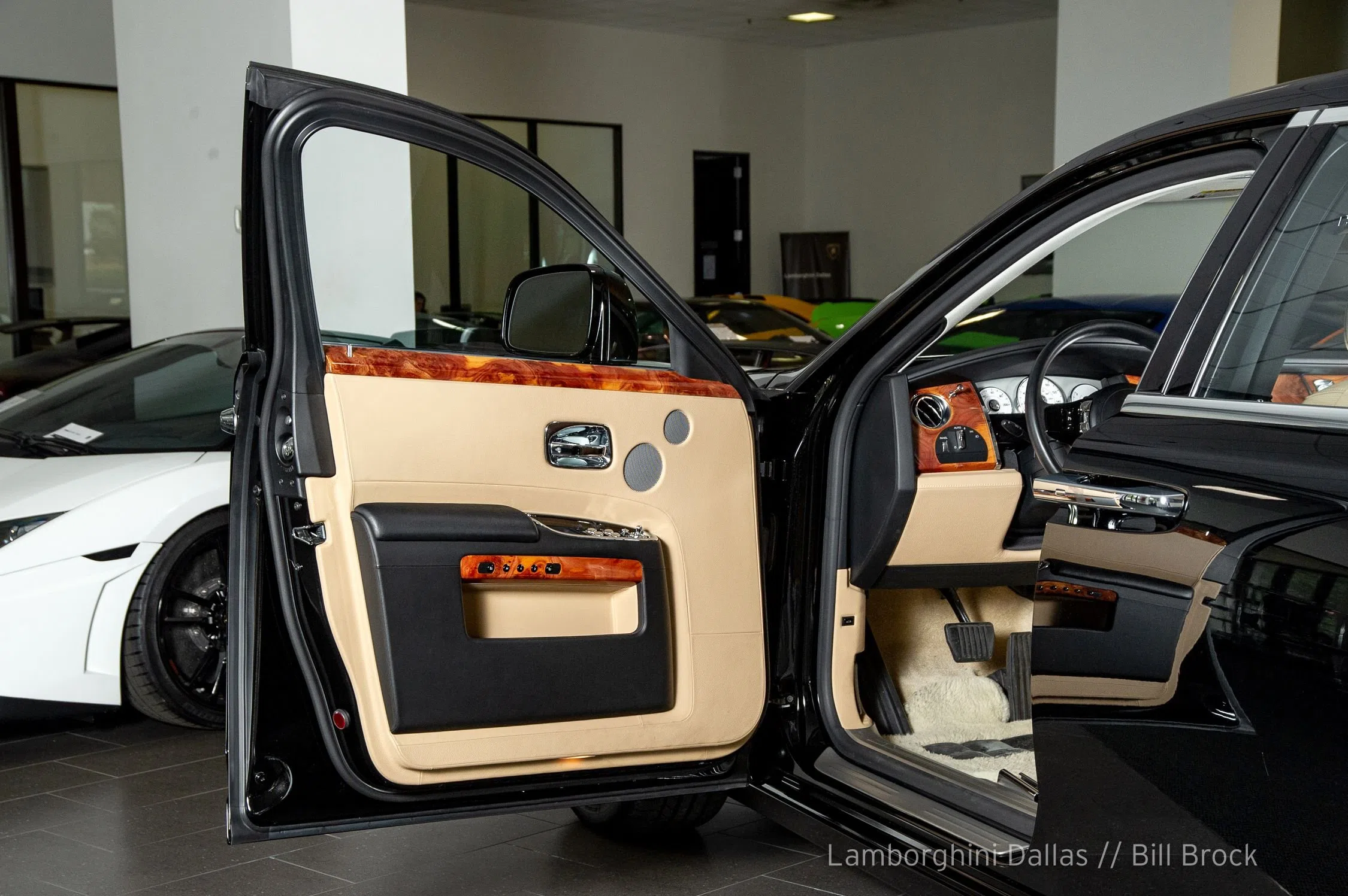 2010 Rolls-Royce Ghost interior, door panel, Moccasin