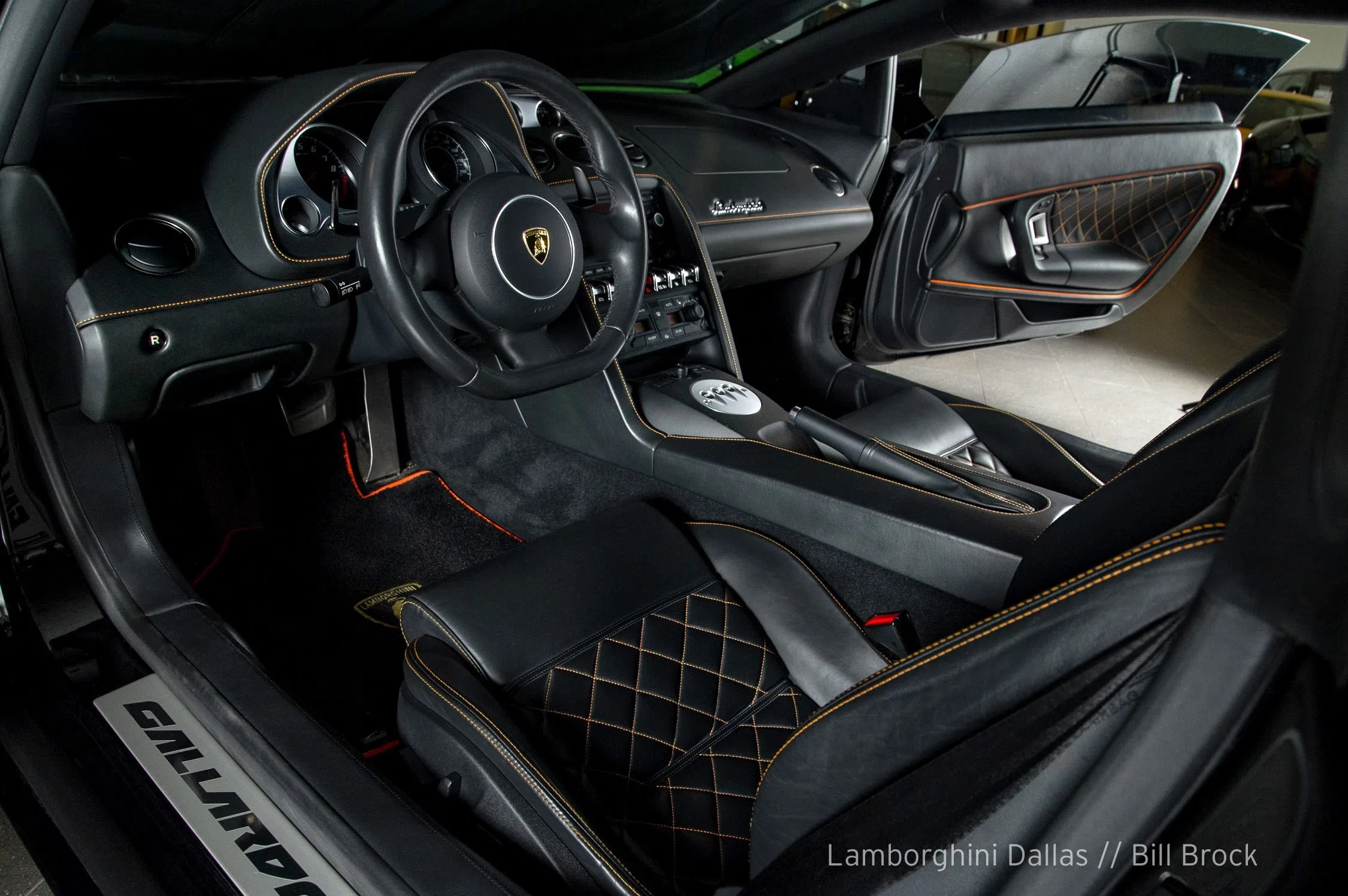 2012 Lamborghini Gallardo LP550-2 interior, dashboard, Nero Perseus