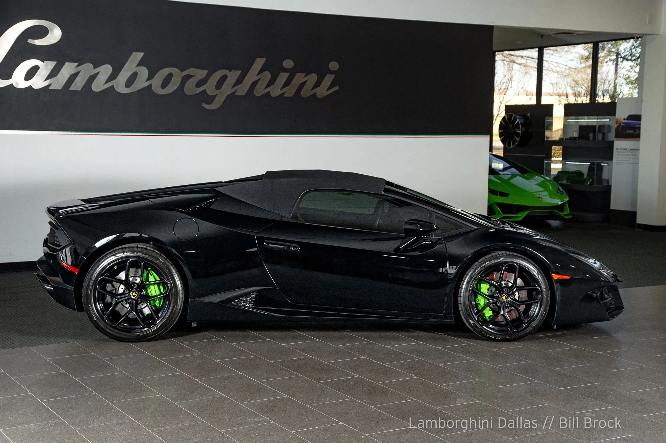 2018 Lamborghini Huracan LP580-2 Spyder for sale, exterior, Nero Noctis