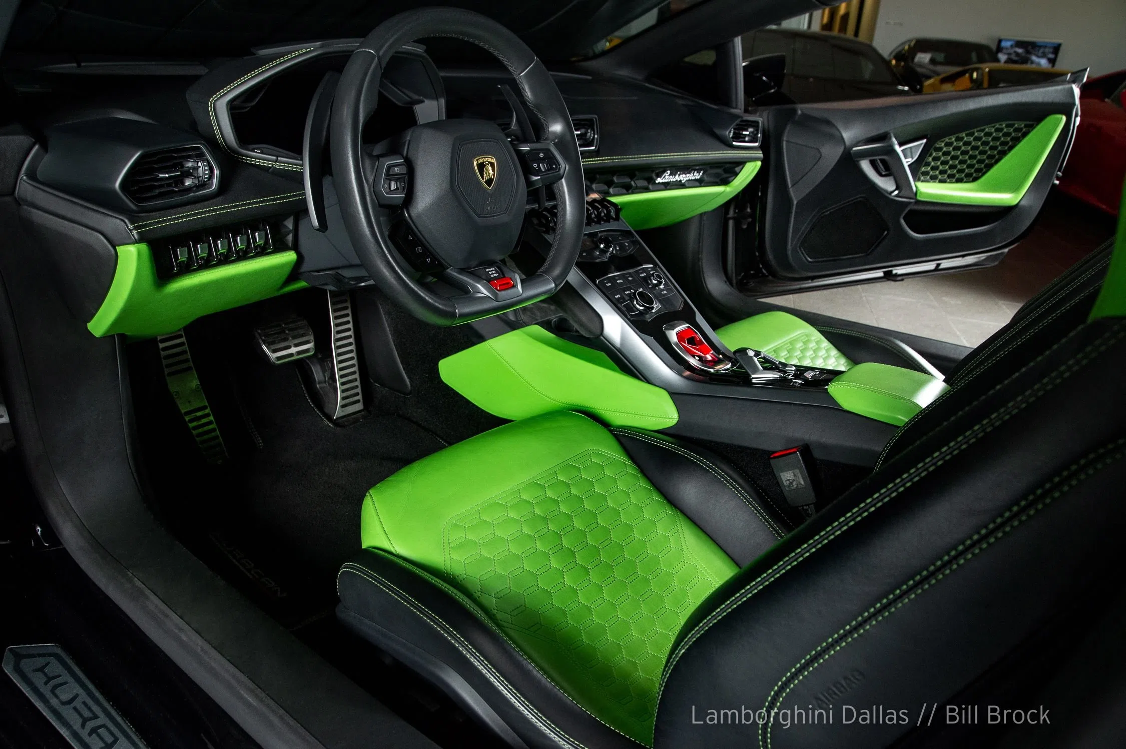 2018 Lamborghini Huracan LP580-2 Spyder interior, Nero Ade
