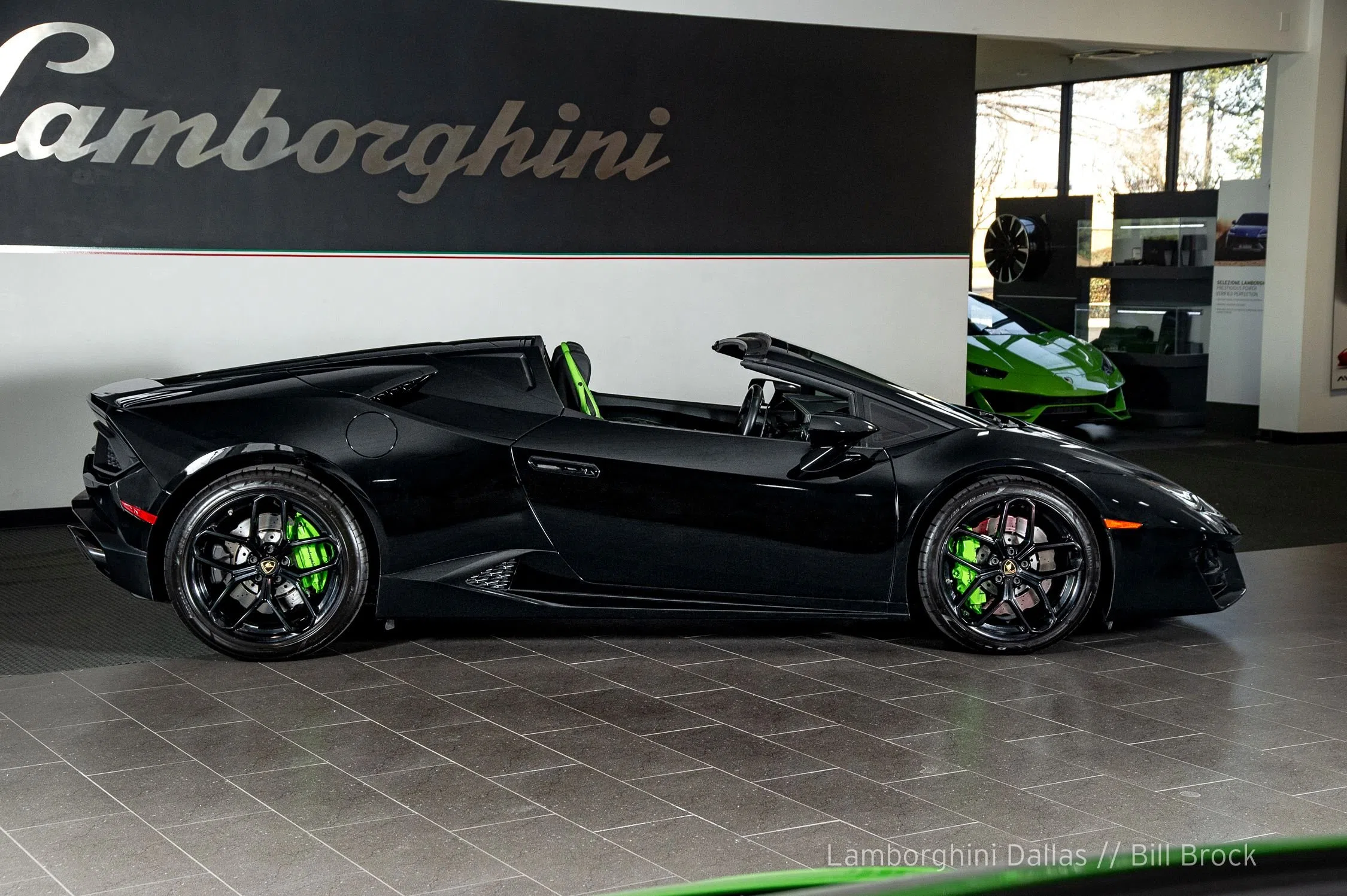 2018 Lamborghini Huracan LP580-2 Spyder for sale, exterior, Nero Noctis