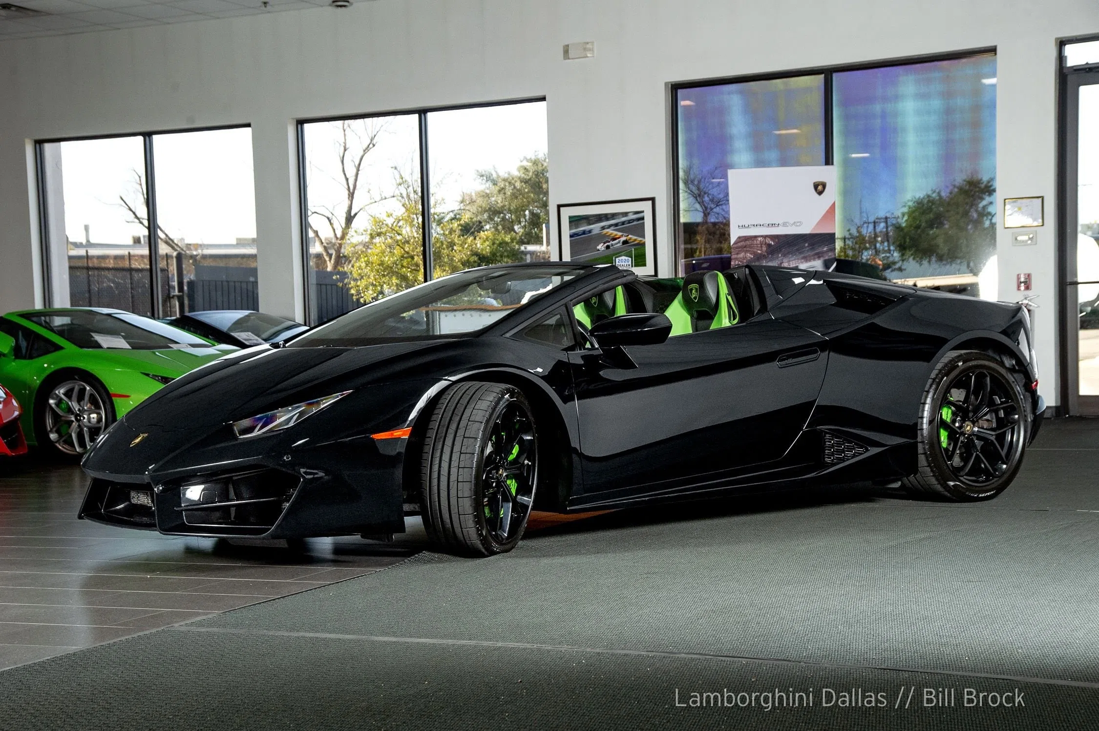 2018 Lamborghini Huracan LP580-2 Spyder for sale, exterior, Nero Noctis