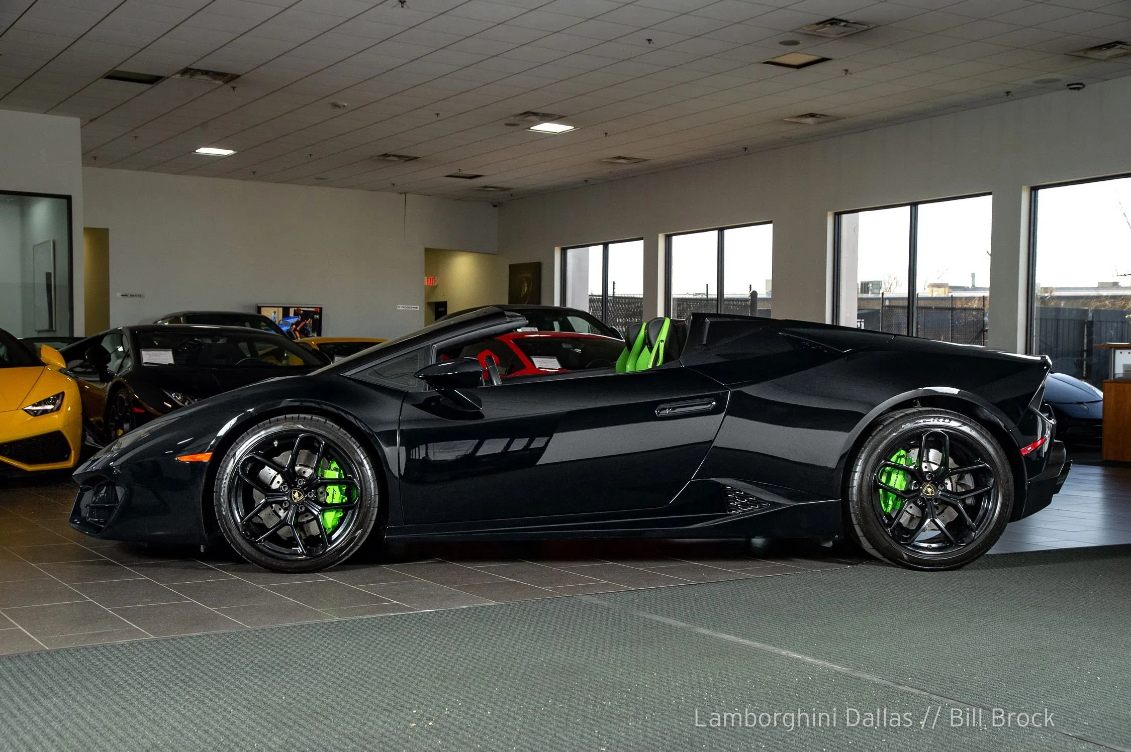 2018 Lamborghini Huracan LP580-2 Spyder for sale, exterior, Nero Noctis