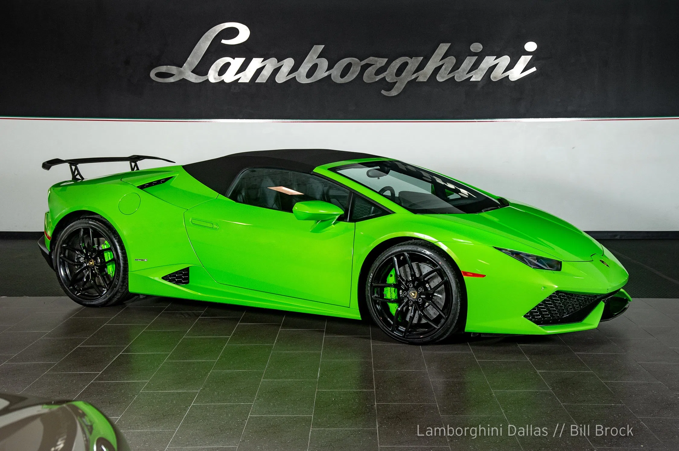 2017 Lamborghini Huracan LP610-4 Spyder Spyder for sale, exterior, Verde Mantis
