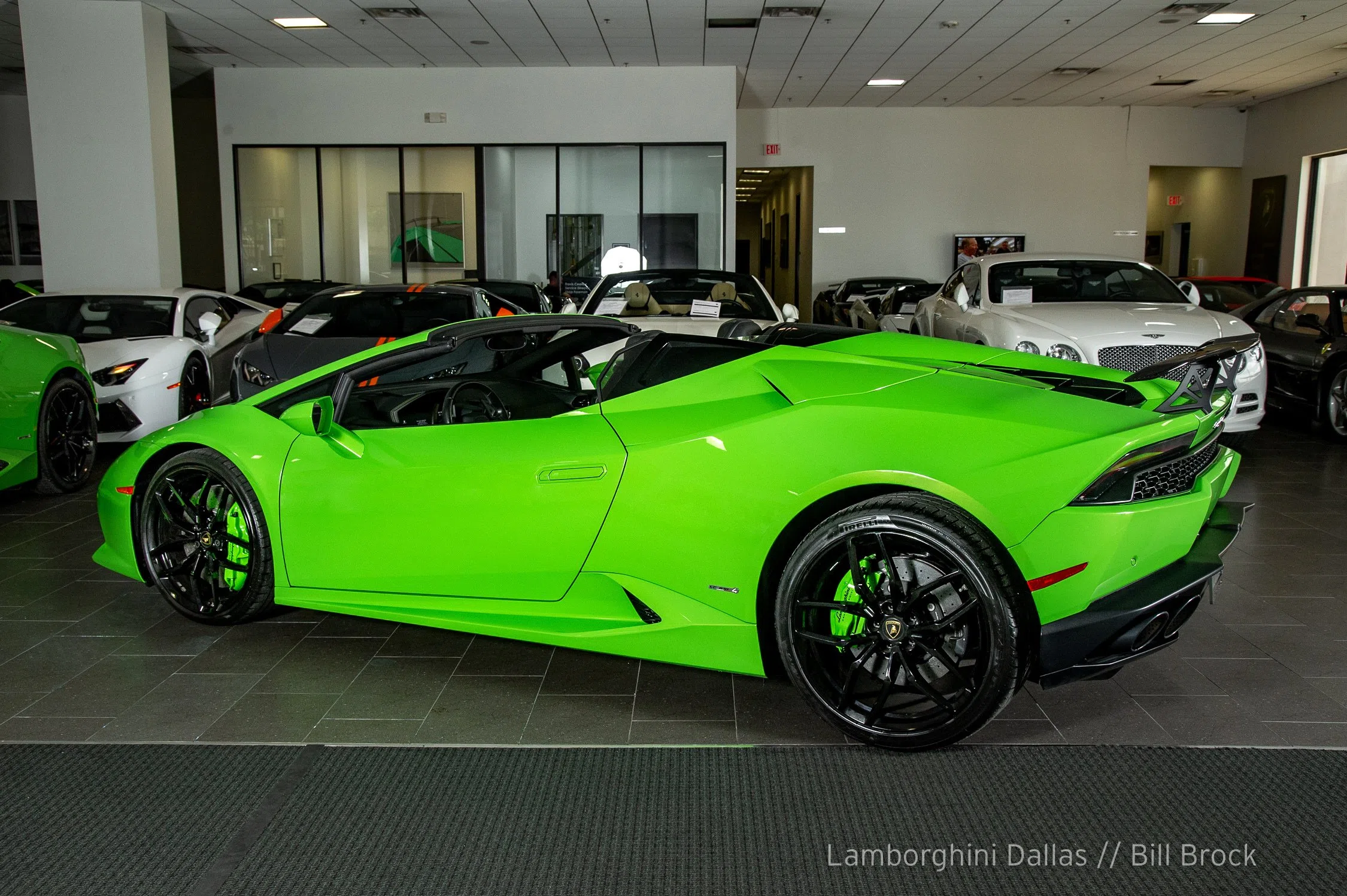 2017 Lamborghini Huracan LP610-4 Spyder Spyder for sale, exterior, Verde Mantis