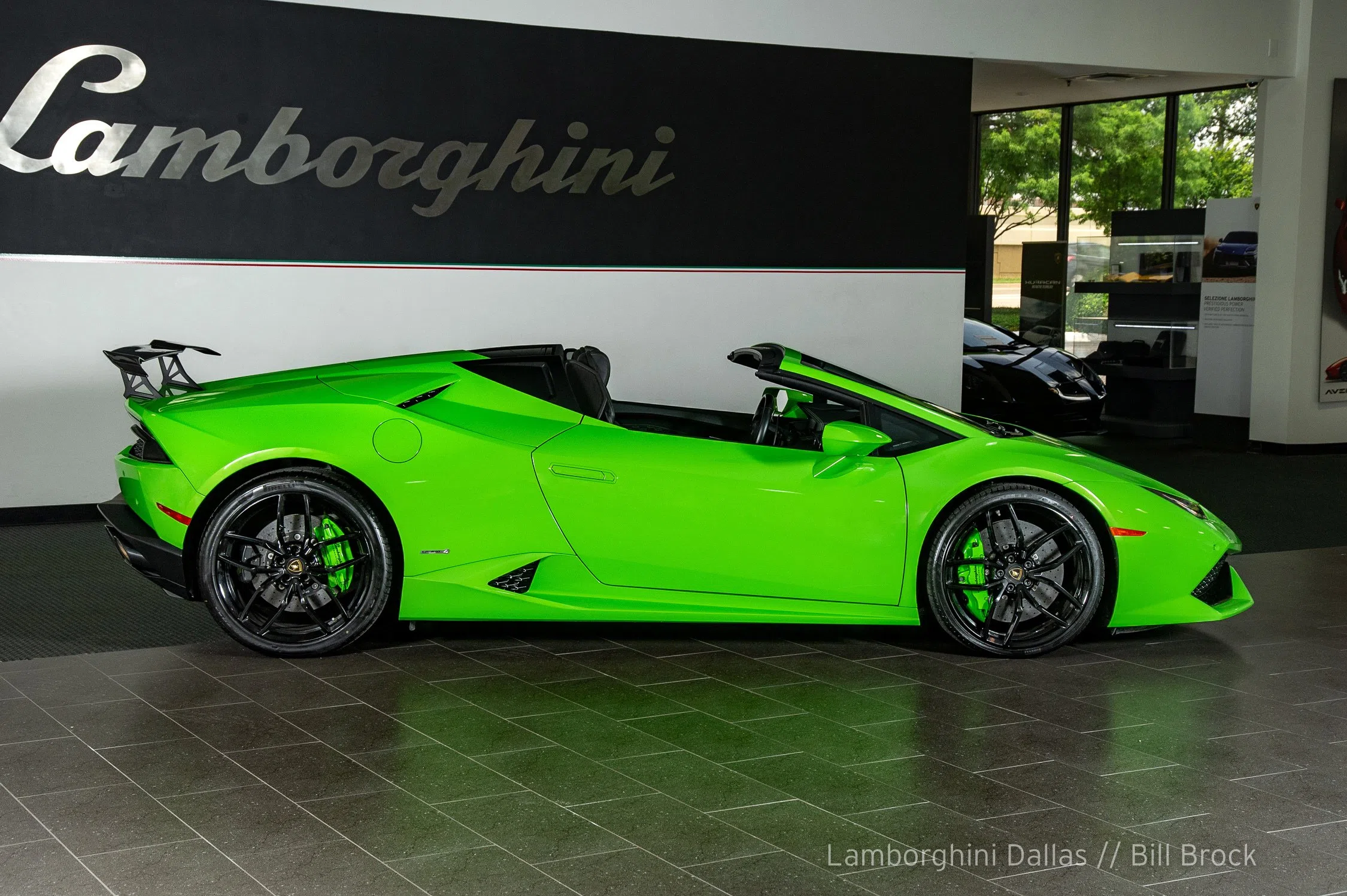 2017 Lamborghini Huracan LP610-4 Spyder Spyder for sale, exterior, Verde Mantis