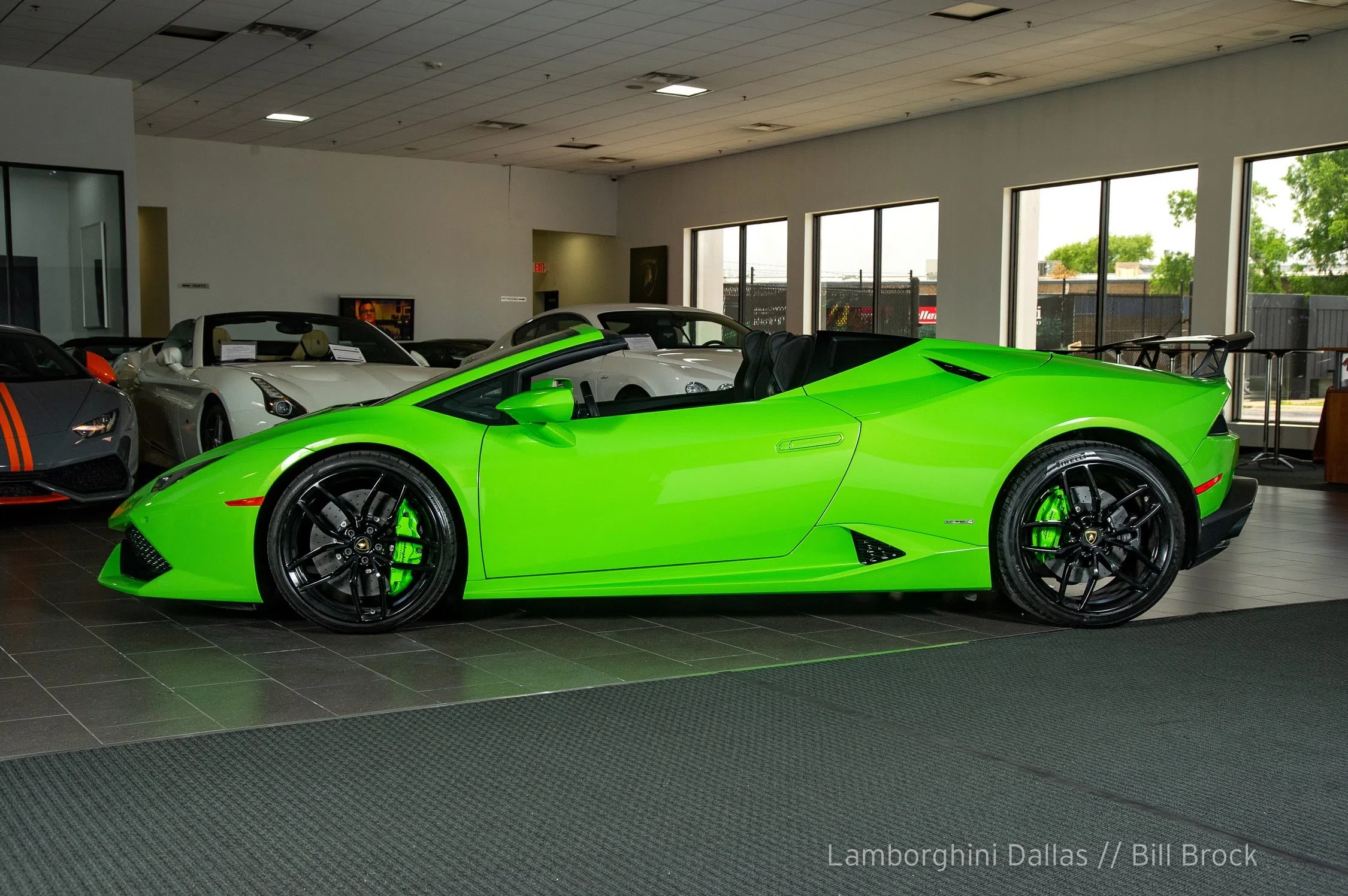 2017 Lamborghini Huracan LP610-4 Spyder Spyder for sale, exterior, Verde Mantis