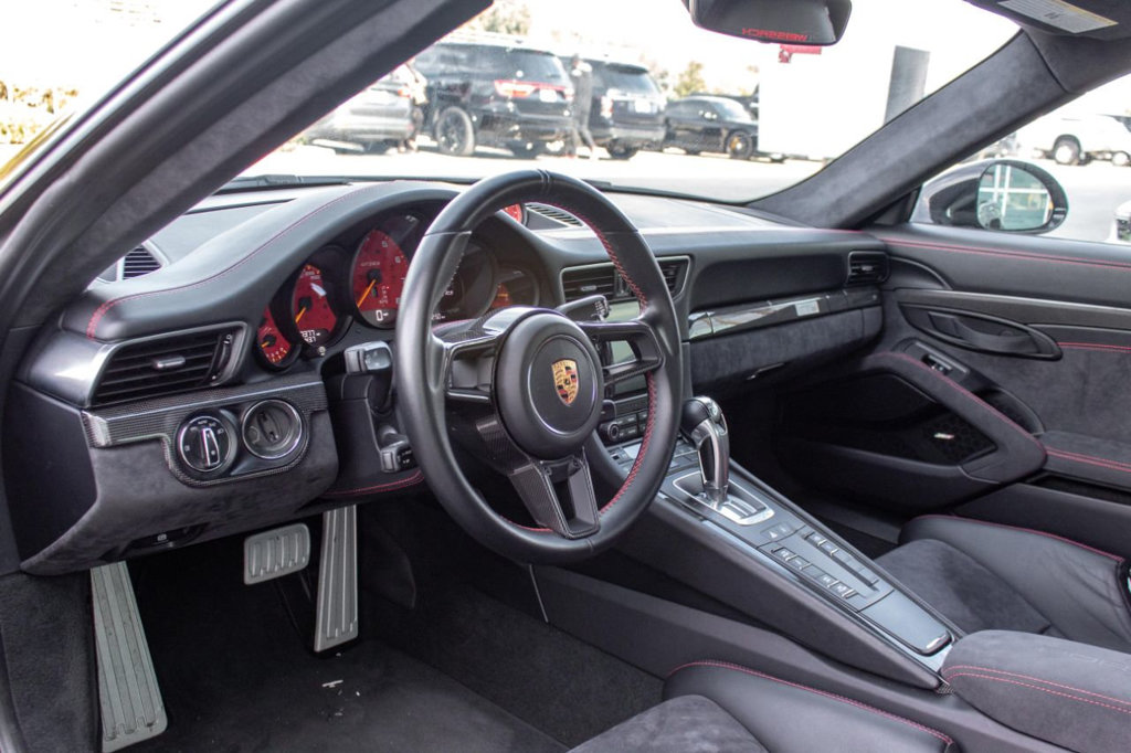 2018 Porsche 911 GT2 RS Coupe, 2/20