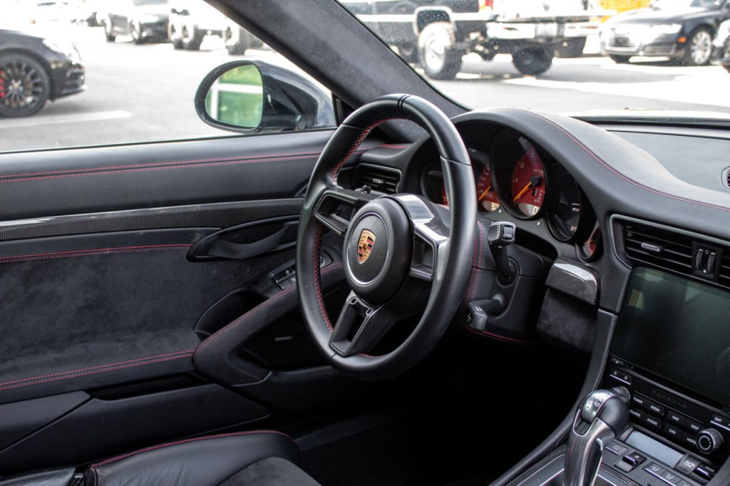 2018 Porsche 911 GT2 RS Coupe, 16/20