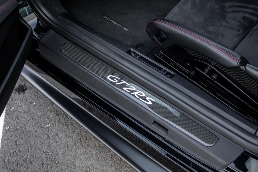 2018 Porsche 911 GT2 RS Coupe, 18/20