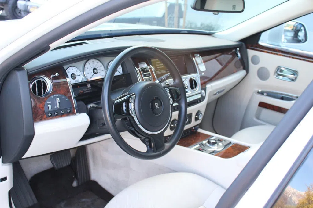 2013 Rolls-Royce Ghost interior, dashboard, Creme Leather