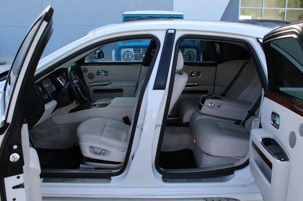2013 Rolls-Royce Ghost interior, Creme Leather