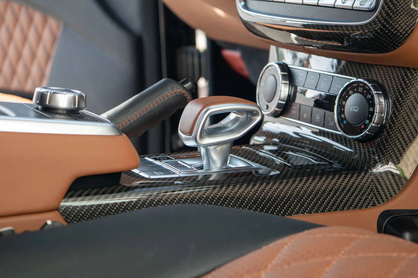 2018 Mercedes-Maybach G 650 Landaulet interior, center console, Leather Brown