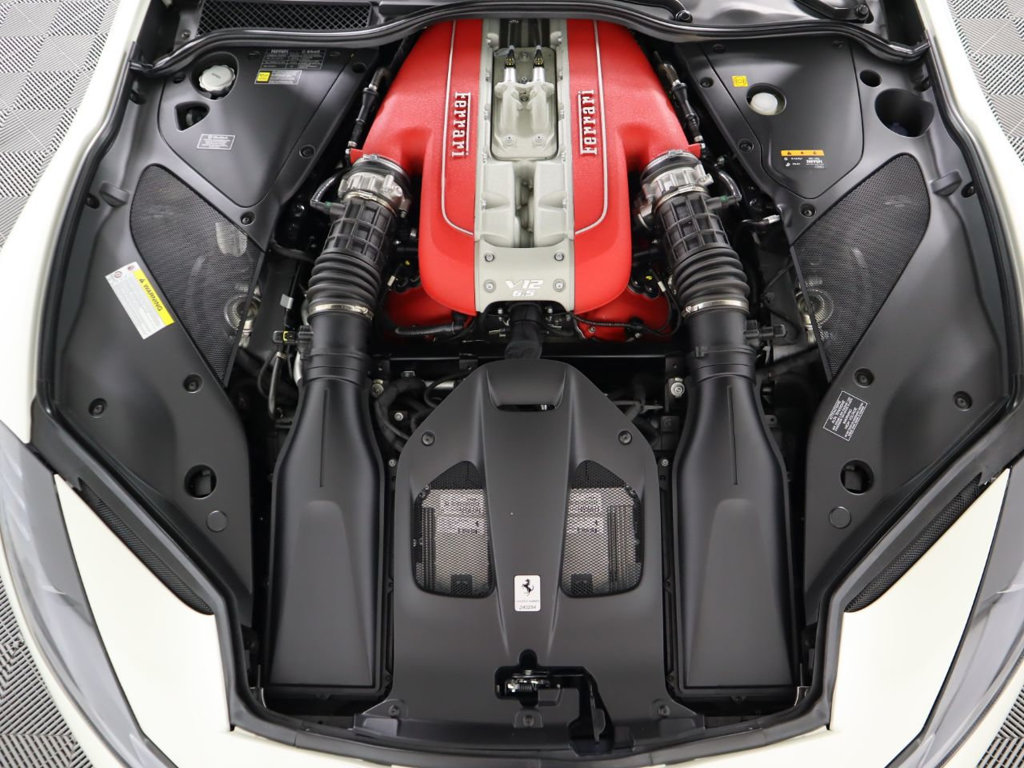 2019 Ferrari 812 Superfast, 17/19