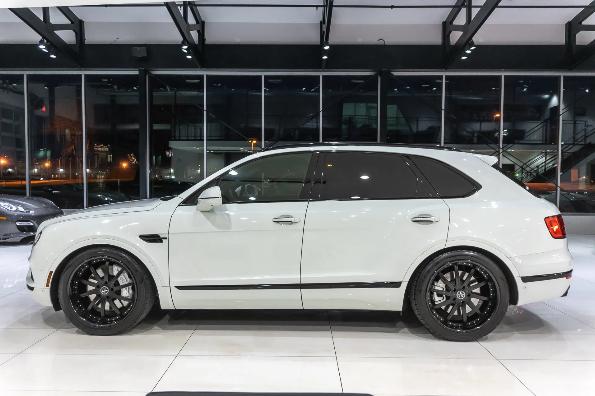 2017 Bentley Bentayga W12 for sale, exterior, Glacier White Solid