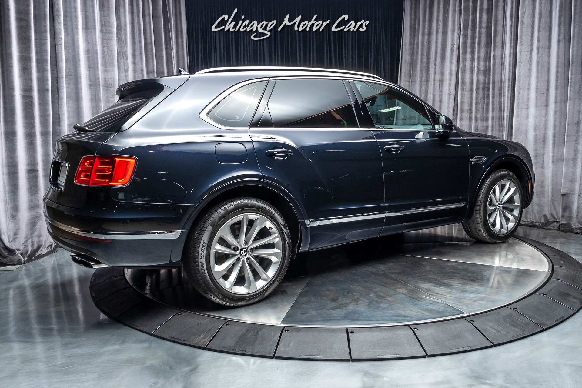 2019 BENTLEY BENTAYGA V8, 8/20