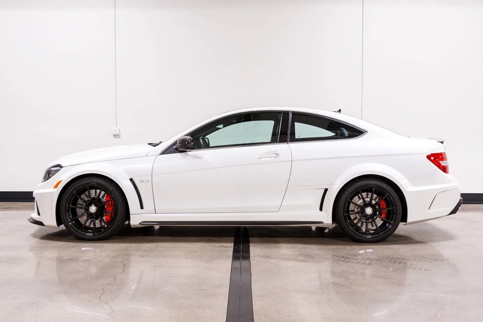 2013 Mercedes-Benz C63 AMG Black Series, side profile, Diamond White