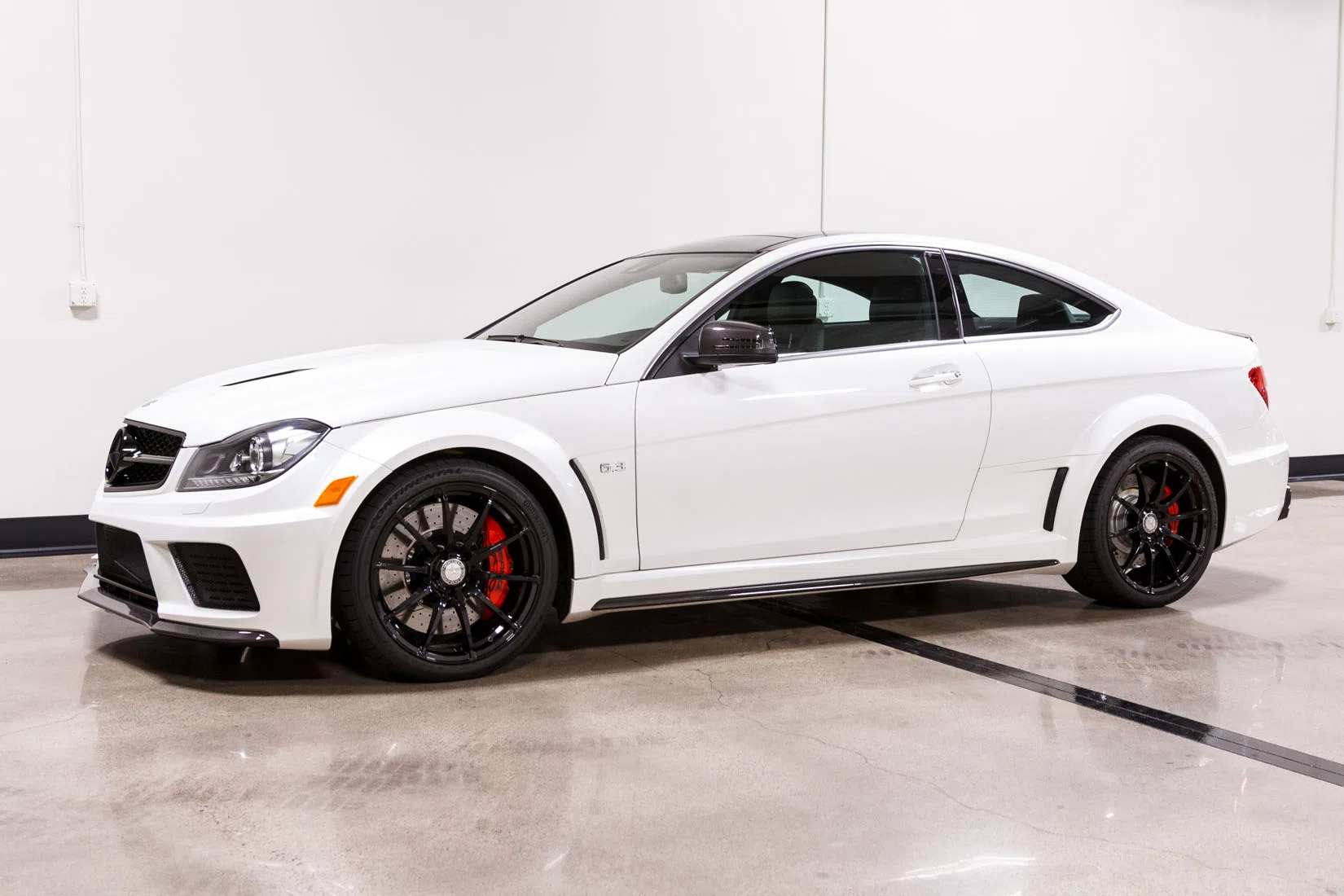 2013 Mercedes-Benz C63 AMG Black Series for sale, exterior, Diamond White