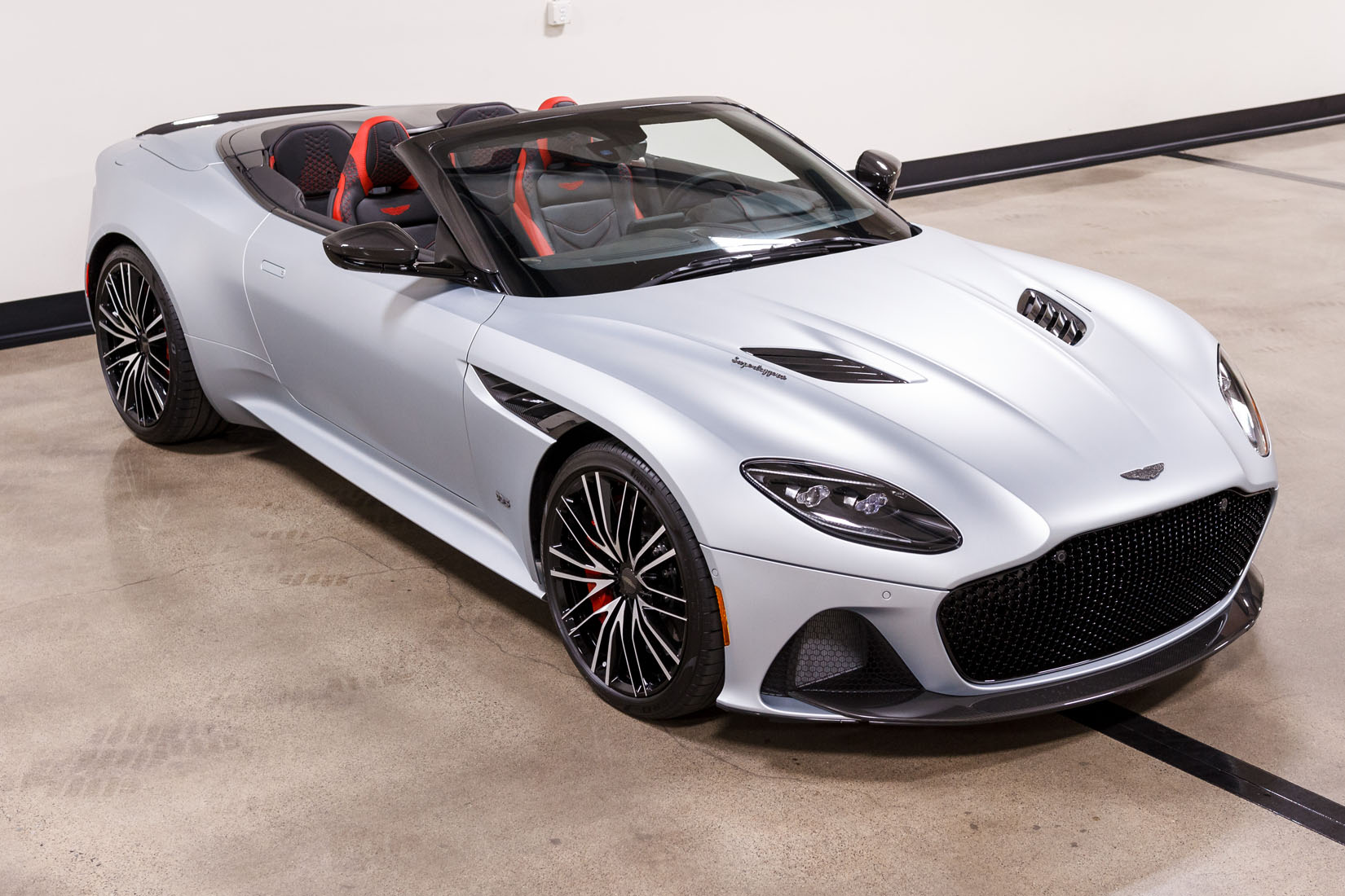2020 Aston Martin DBS Superleggera Volante, 2/21