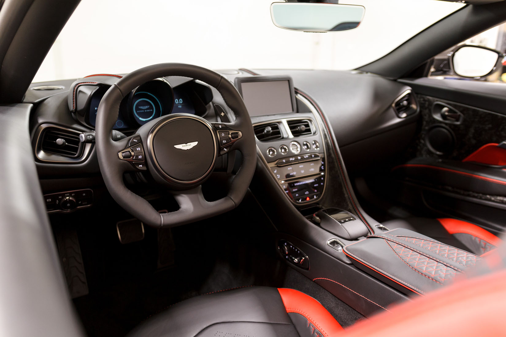 2020 Aston Martin DBS Superleggera Volante, 3/21