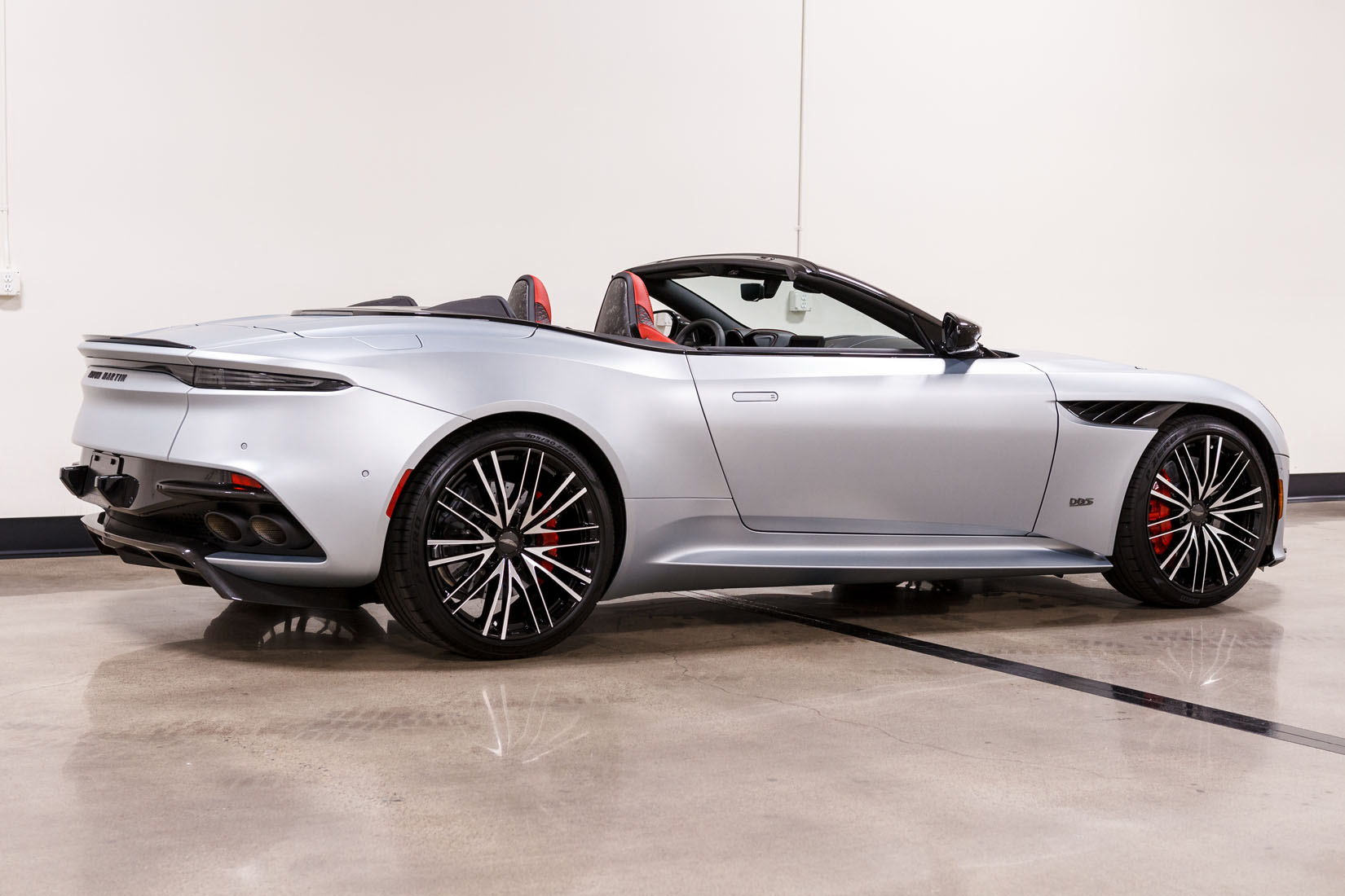 2020 Aston Martin DBS Superleggera Volante, 10/21