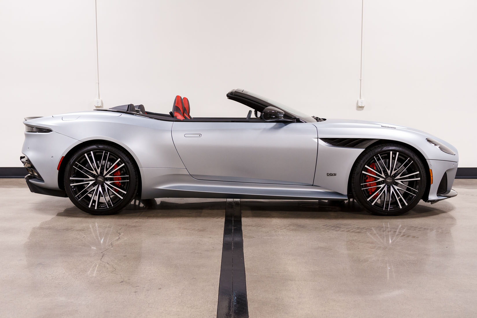 2020 Aston Martin DBS Superleggera Volante, 11/21