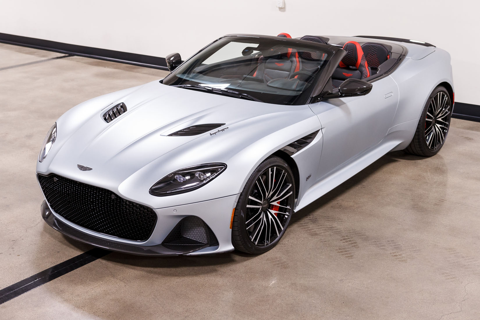 2020 Aston Martin DBS Superleggera Volante, 14/21