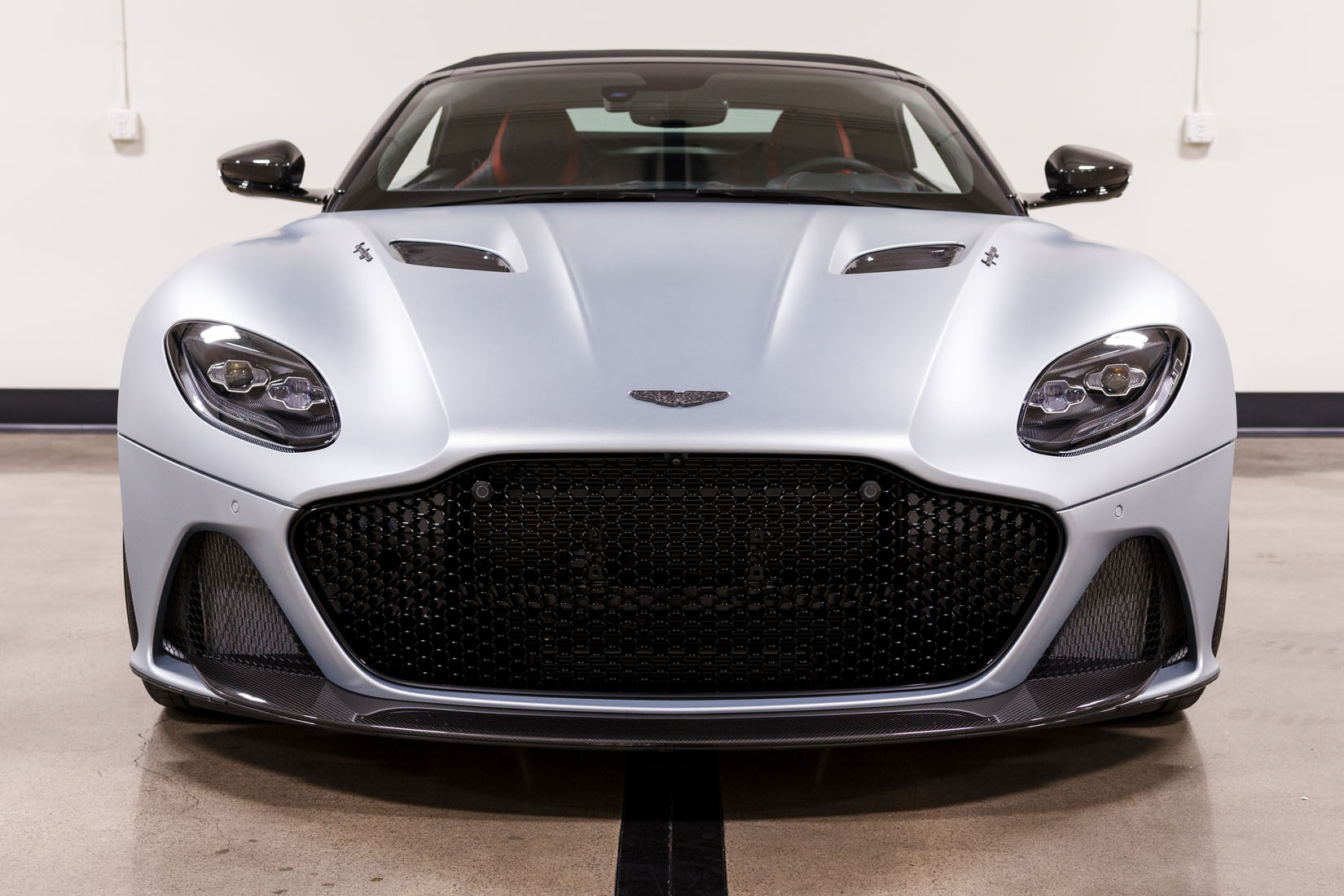 2020 Aston Martin DBS Superleggera Volante, 18/21