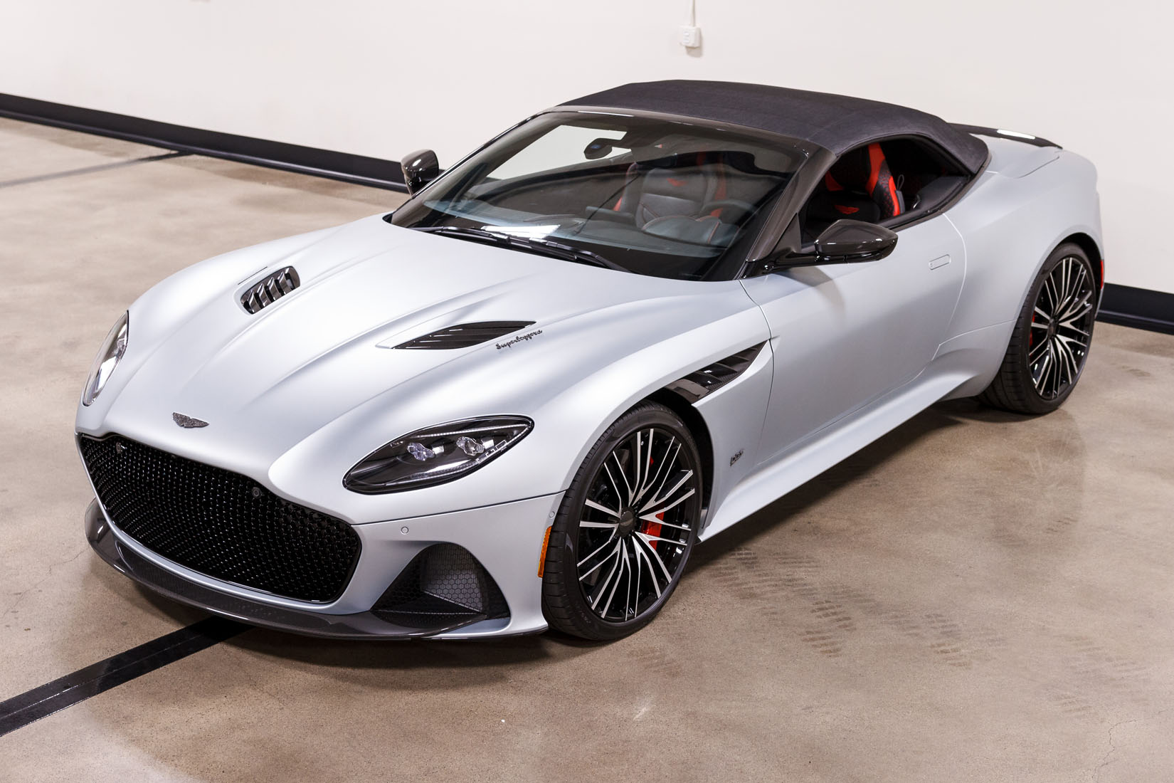 2020 Aston Martin DBS Superleggera Volante, 20/21