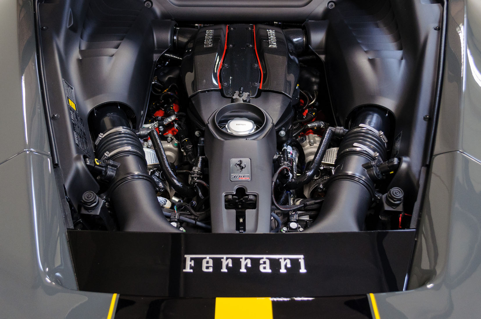 2020 Ferrari 488 Pista, 18/21