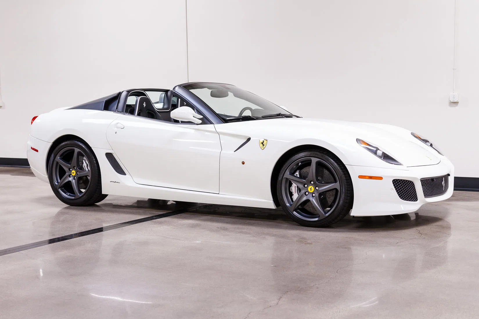2011 Ferrari 599 SA Aperta, 6/21