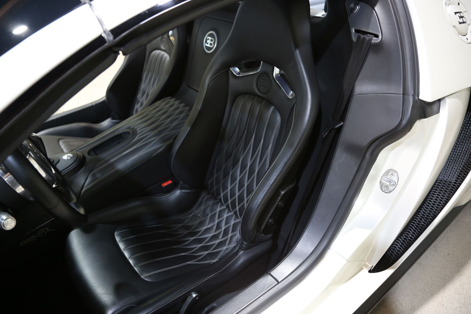 2010 Bugatti Veyron Grand Sport, 1 OF 1 BLANC NOIR, 4/20