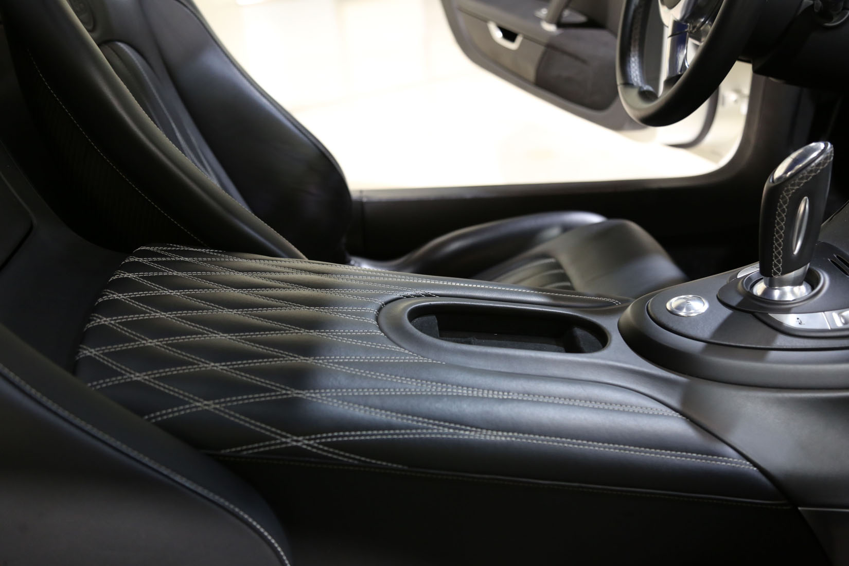 2010 Bugatti Veyron Grand Sport, 1 OF 1 BLANC NOIR, 16/20