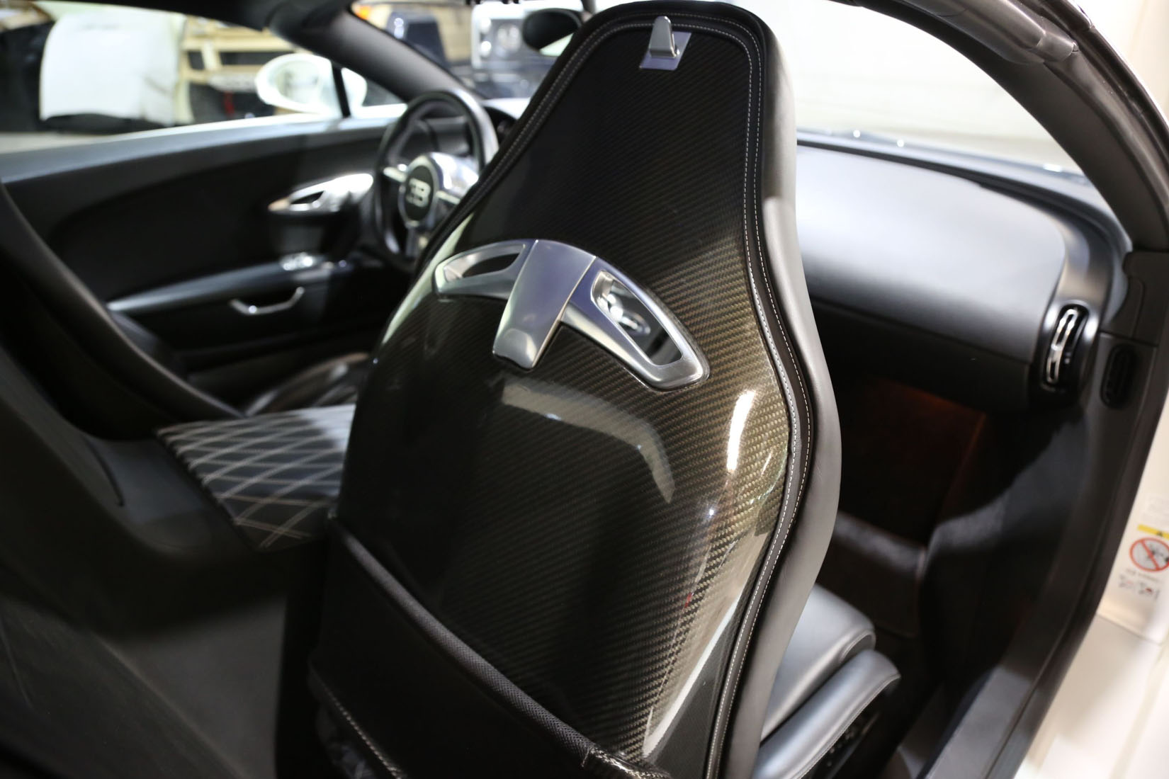 2010 Bugatti Veyron Grand Sport, 1 OF 1 BLANC NOIR, 17/20