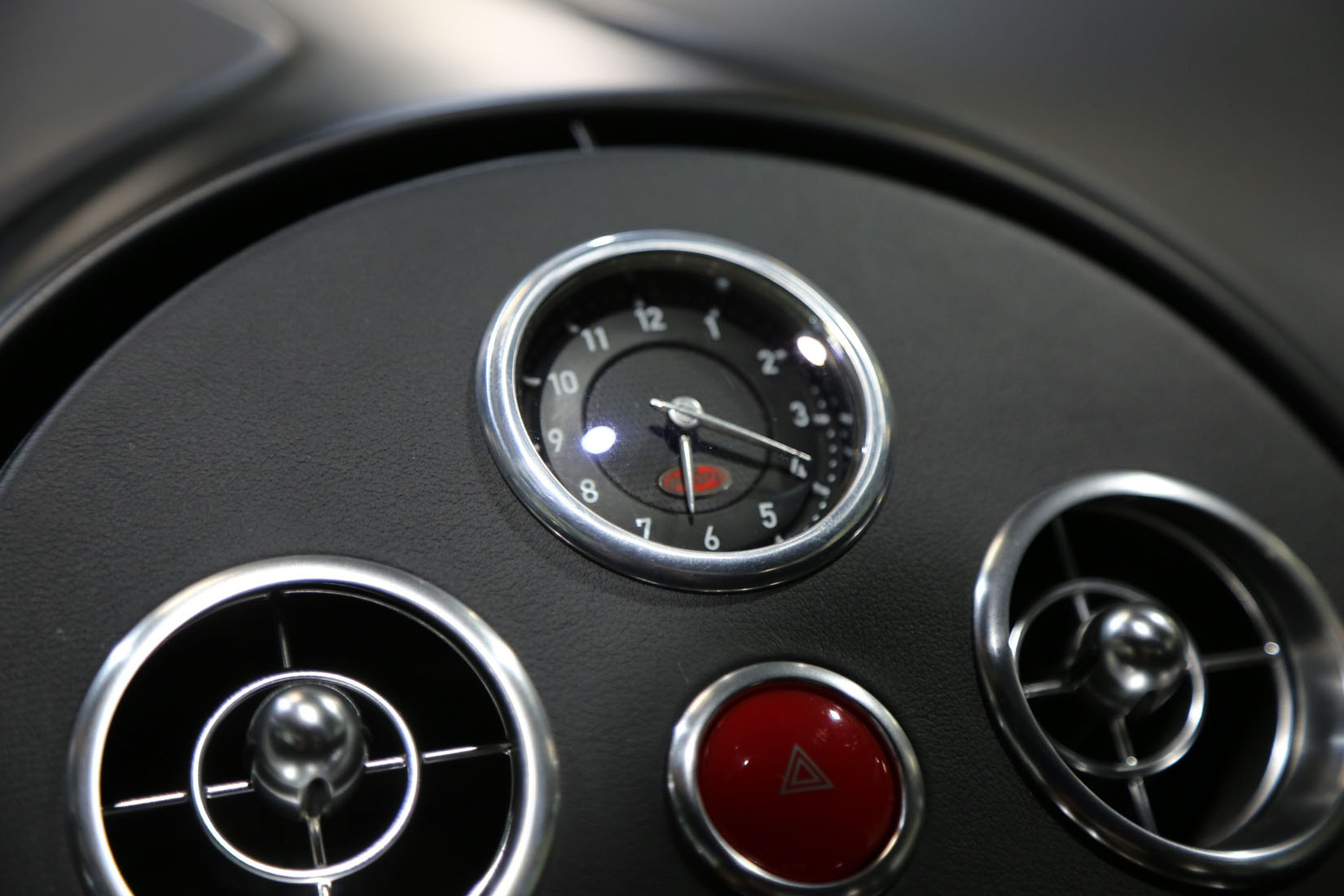 2010 Bugatti Veyron Grand Sport, 1 OF 1 BLANC NOIR, 18/20